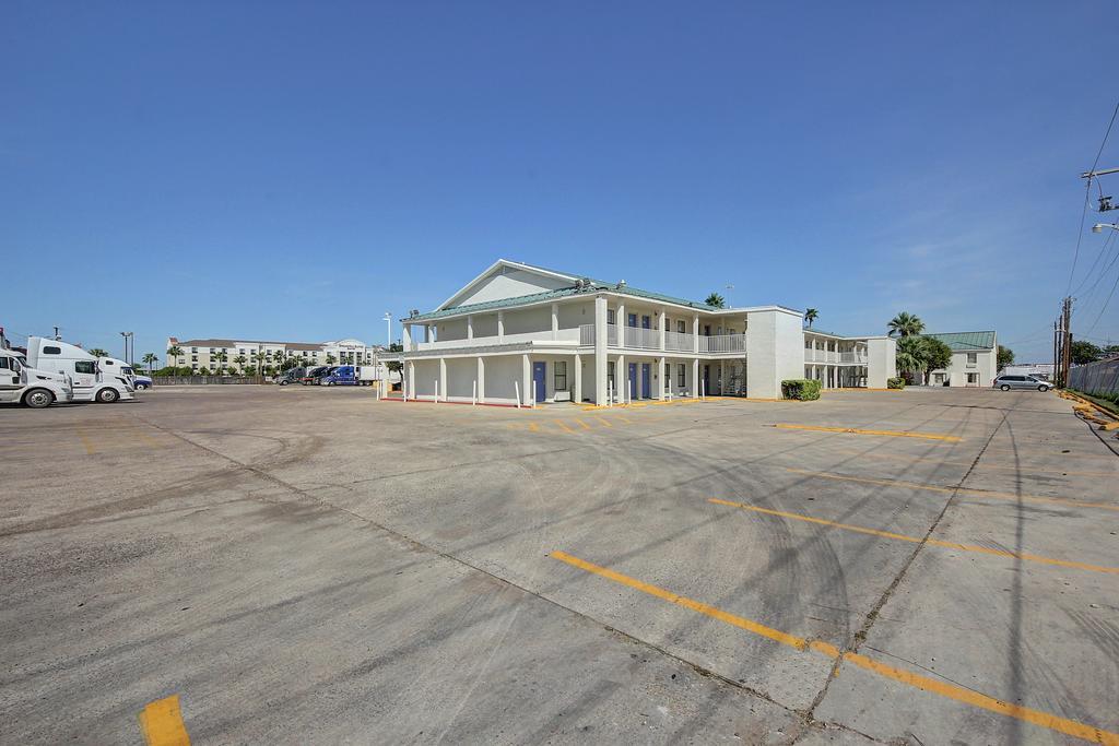 6-laredo, Tx - North I-35 2* Laredo