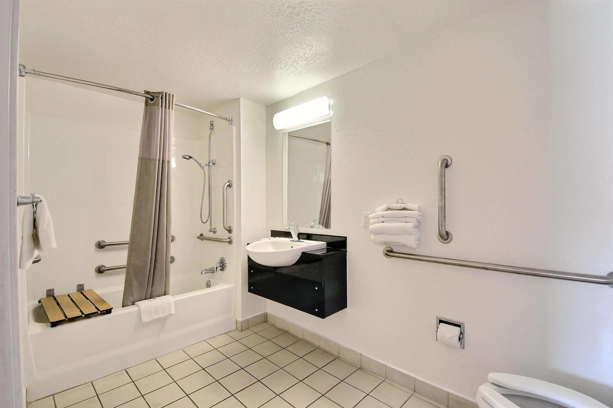 Hotel 6-laredo, Tx - North I-35 2*